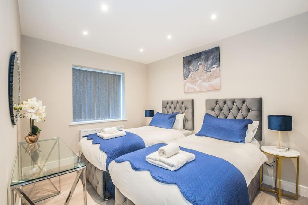 Langston House: 2 Bed, 2 Bath Luxury Apartment Hedgerley Екстериор снимка