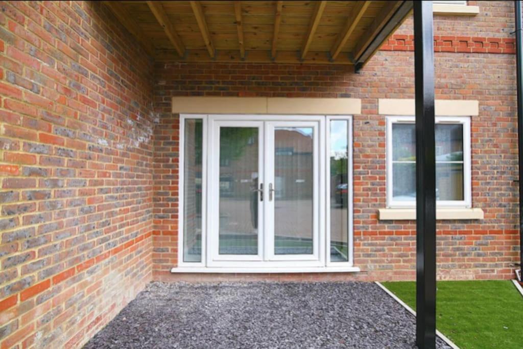 Langston House: 2 Bed, 2 Bath Luxury Apartment Hedgerley Екстериор снимка