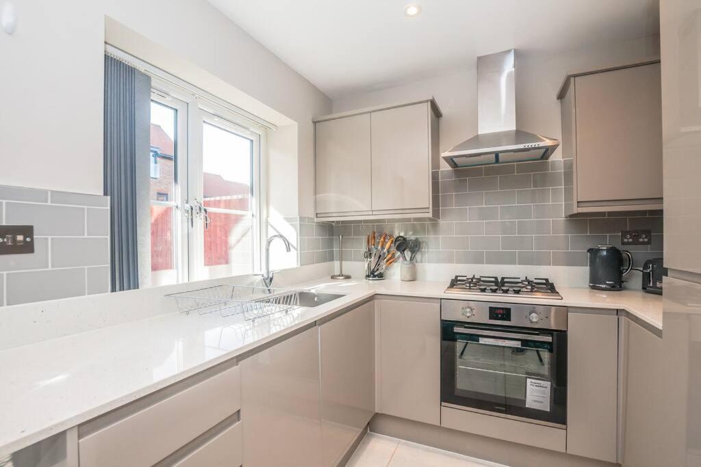Langston House: 2 Bed, 2 Bath Luxury Apartment Hedgerley Екстериор снимка