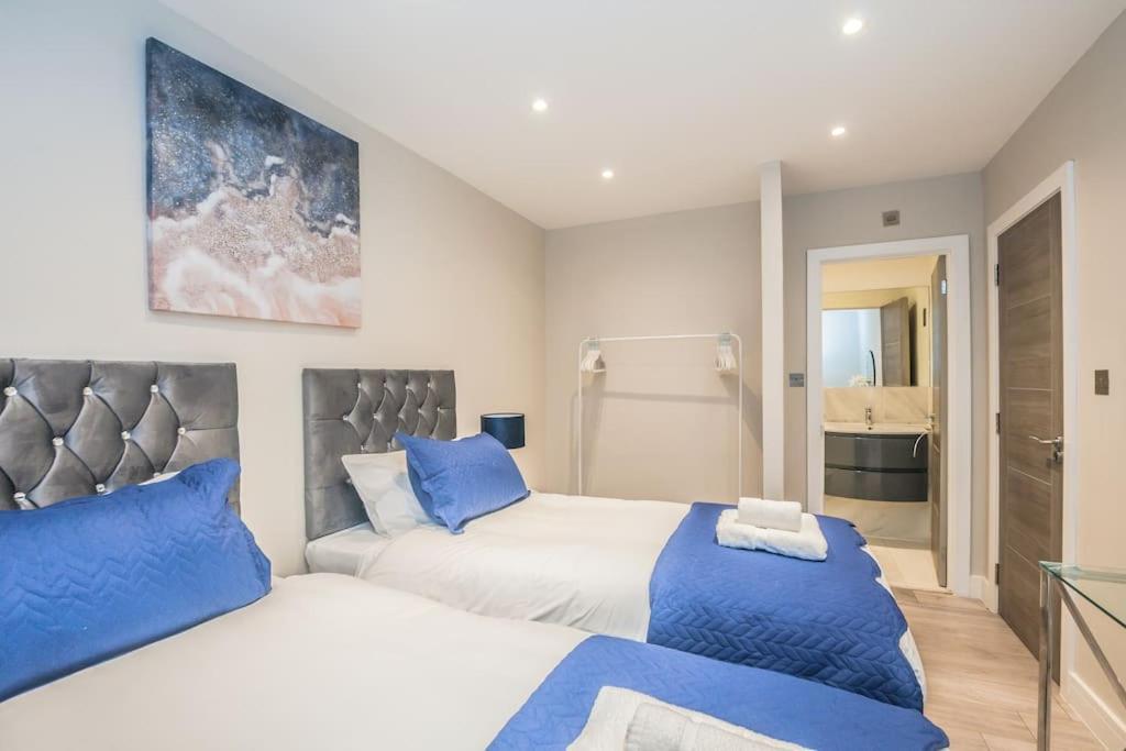 Langston House: 2 Bed, 2 Bath Luxury Apartment Hedgerley Екстериор снимка